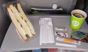 How and when food is served on economy class planes: is food served on s7 planes