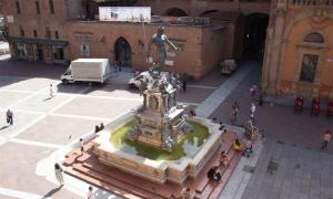 What is worth seeing in Bologna?